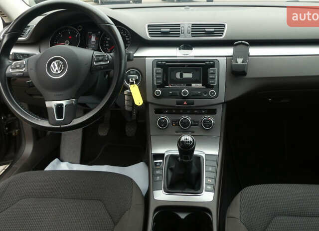 Коричневий Фольксваген Пассат, об'ємом двигуна 1.6 л та пробігом 251 тис. км за 12500 $, фото 8 на Automoto.ua