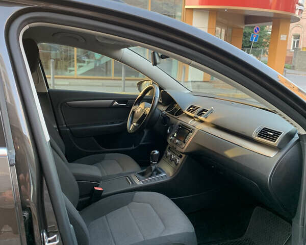 Коричневый Фольксваген Пассат, объемом двигателя 1.97 л и пробегом 270 тыс. км за 12100 $, фото 1 на Automoto.ua