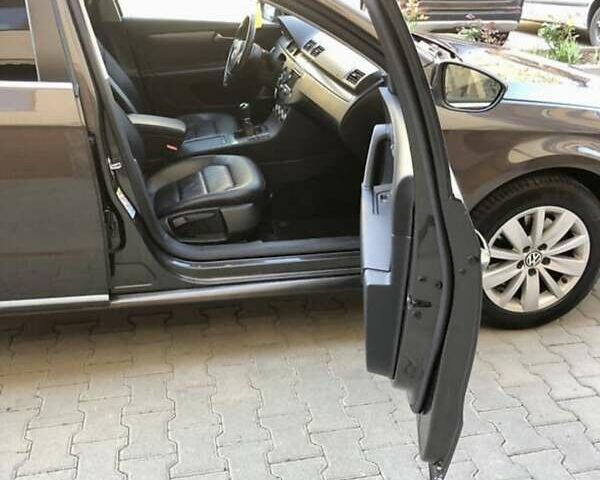 Коричневий Фольксваген Пассат, об'ємом двигуна 1.6 л та пробігом 220 тис. км за 11500 $, фото 28 на Automoto.ua