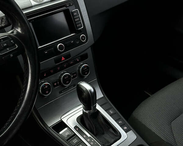 Коричневий Фольксваген Пассат, об'ємом двигуна 1.97 л та пробігом 253 тис. км за 13800 $, фото 13 на Automoto.ua