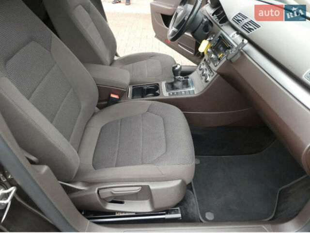 Коричневий Фольксваген Пассат, об'ємом двигуна 1.6 л та пробігом 251 тис. км за 12500 $, фото 1 на Automoto.ua