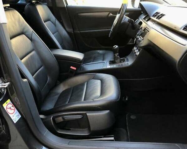 Коричневий Фольксваген Пассат, об'ємом двигуна 1.6 л та пробігом 220 тис. км за 11500 $, фото 19 на Automoto.ua