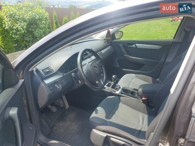 Коричневый Фольксваген Пассат, объемом двигателя 1.6 л и пробегом 300 тыс. км за 10500 $, фото 1 на Automoto.ua