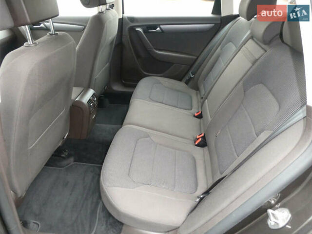 Коричневий Фольксваген Пассат, об'ємом двигуна 1.6 л та пробігом 251 тис. км за 12500 $, фото 2 на Automoto.ua