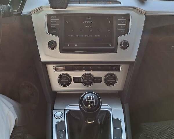 Коричневый Фольксваген Пассат, объемом двигателя 1.6 л и пробегом 229 тыс. км за 12200 $, фото 4 на Automoto.ua