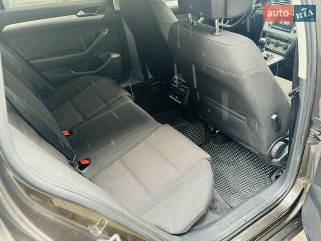 Коричневый Фольксваген Пассат, объемом двигателя 1.6 л и пробегом 333 тыс. км за 10900 $, фото 11 на Automoto.ua