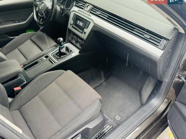 Коричневый Фольксваген Пассат, объемом двигателя 1.6 л и пробегом 333 тыс. км за 10900 $, фото 9 на Automoto.ua