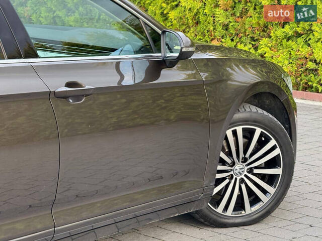 Коричневый Фольксваген Пассат, объемом двигателя 1.6 л и пробегом 200 тыс. км за 14300 $, фото 32 на Automoto.ua