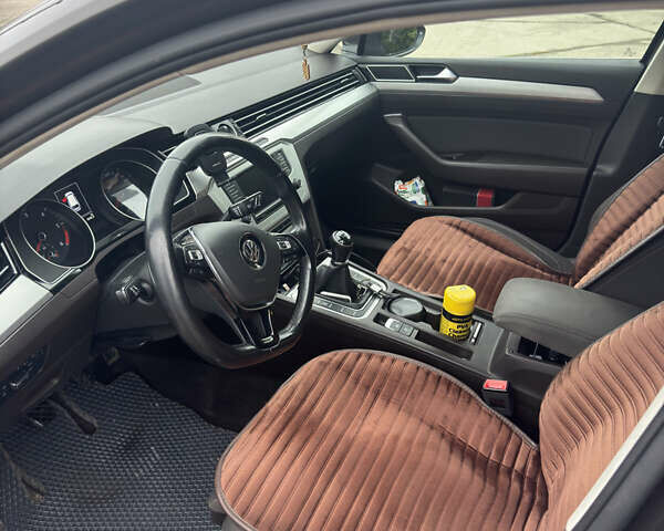 Коричневий Фольксваген Пассат, об'ємом двигуна 2 л та пробігом 325 тис. км за 12900 $, фото 16 на Automoto.ua