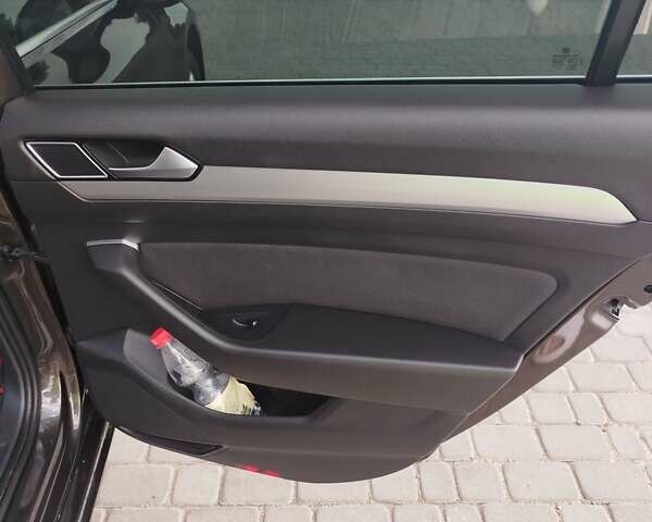 Коричневый Фольксваген Пассат, объемом двигателя 1.6 л и пробегом 284 тыс. км за 12300 $, фото 21 на Automoto.ua