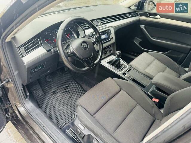 Коричневый Фольксваген Пассат, объемом двигателя 1.6 л и пробегом 333 тыс. км за 10900 $, фото 8 на Automoto.ua
