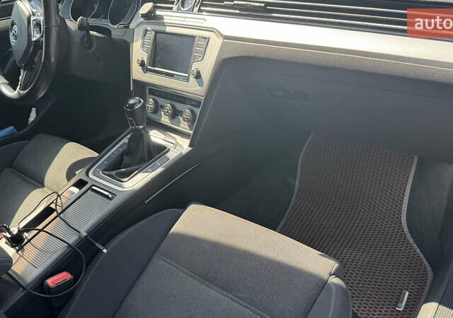 Коричневый Фольксваген Пассат, объемом двигателя 1.6 л и пробегом 294 тыс. км за 13000 $, фото 7 на Automoto.ua