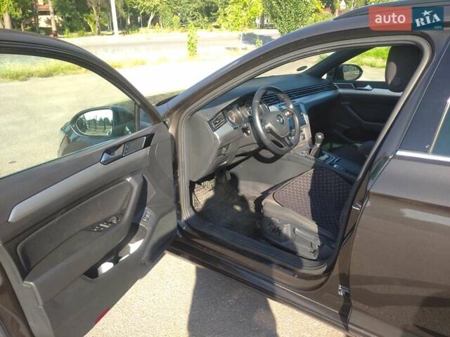 Коричневый Фольксваген Пассат, объемом двигателя 1.6 л и пробегом 305 тыс. км за 14900 $, фото 3 на Automoto.ua