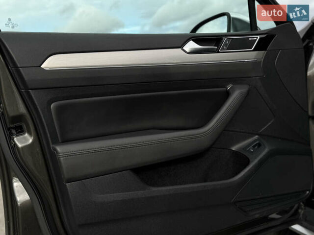 Коричневий Фольксваген Пассат, об'ємом двигуна 2 л та пробігом 168 тис. км за 21800 $, фото 50 на Automoto.ua