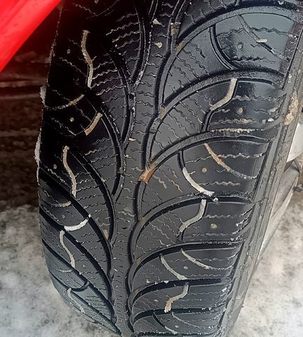 Червоний Фольксваген Пассат, об'ємом двигуна 1.6 л та пробігом 294 тис. км за 1200 $, фото 12 на Automoto.ua