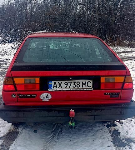 Червоний Фольксваген Пассат, об'ємом двигуна 1.6 л та пробігом 294 тис. км за 1200 $, фото 3 на Automoto.ua