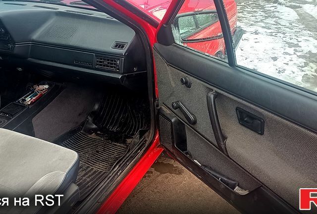 Червоний Фольксваген Пассат, об'ємом двигуна 1.6 л та пробігом 294 тис. км за 1200 $, фото 7 на Automoto.ua