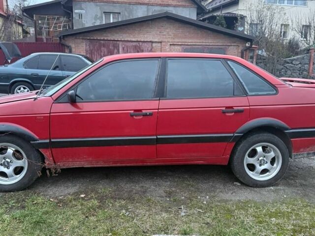 Красный Фольксваген Пассат, объемом двигателя 2 л и пробегом 200 тыс. км за 1750 $, фото 4 на Automoto.ua