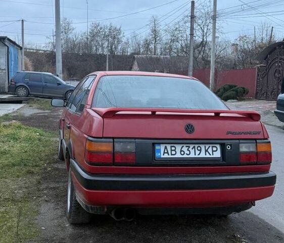 Красный Фольксваген Пассат, объемом двигателя 2 л и пробегом 200 тыс. км за 1750 $, фото 2 на Automoto.ua