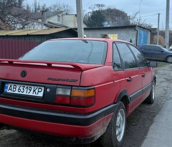 Красный Фольксваген Пассат, объемом двигателя 2 л и пробегом 200 тыс. км за 1750 $, фото 3 на Automoto.ua