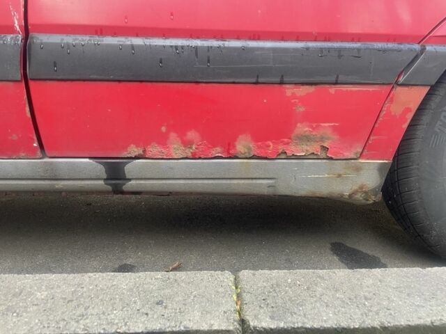 Червоний Фольксваген Пассат, об'ємом двигуна 1.8 л та пробігом 392 тис. км за 1000 $, фото 6 на Automoto.ua