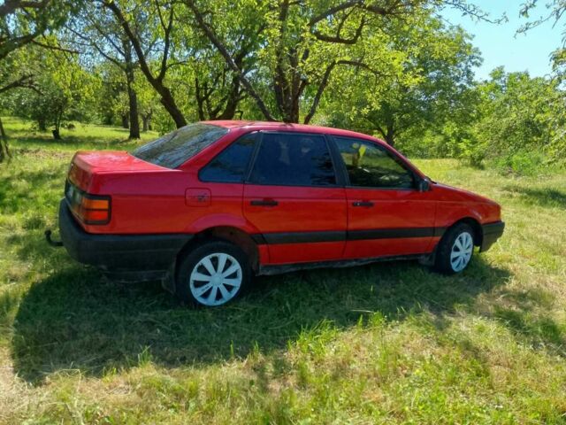 Красный Фольксваген Пассат, объемом двигателя 1.8 л и пробегом 430 тыс. км за 1100 $, фото 3 на Automoto.ua