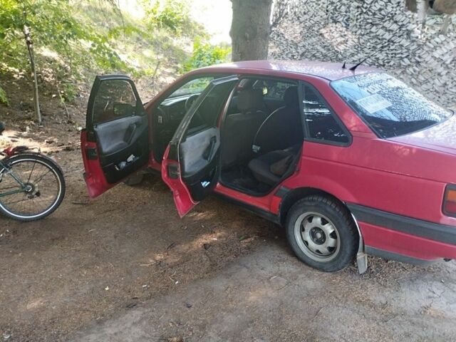 Красный Фольксваген Пассат, объемом двигателя 1.8 л и пробегом 617 тыс. км за 1600 $, фото 1 на Automoto.ua