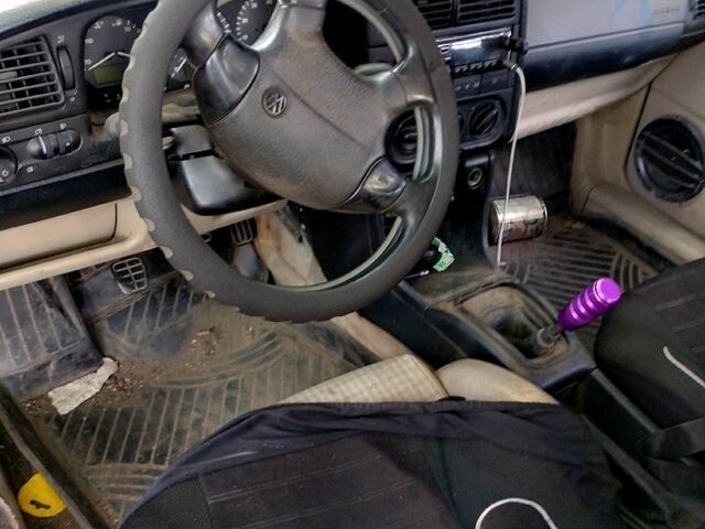 Красный Фольксваген Пассат, объемом двигателя 1.9 л и пробегом 385 тыс. км за 1500 $, фото 6 на Automoto.ua