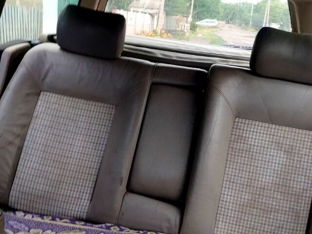 Красный Фольксваген Пассат, объемом двигателя 1.9 л и пробегом 385 тыс. км за 1500 $, фото 4 на Automoto.ua