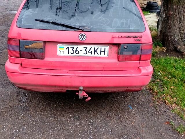 Красный Фольксваген Пассат, объемом двигателя 1.9 л и пробегом 385 тыс. км за 1500 $, фото 3 на Automoto.ua