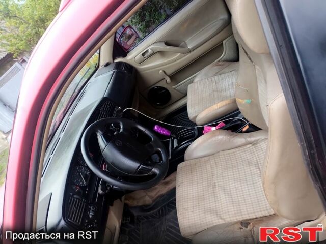 Красный Фольксваген Пассат, объемом двигателя 1.9 л и пробегом 385 тыс. км за 1500 $, фото 1 на Automoto.ua