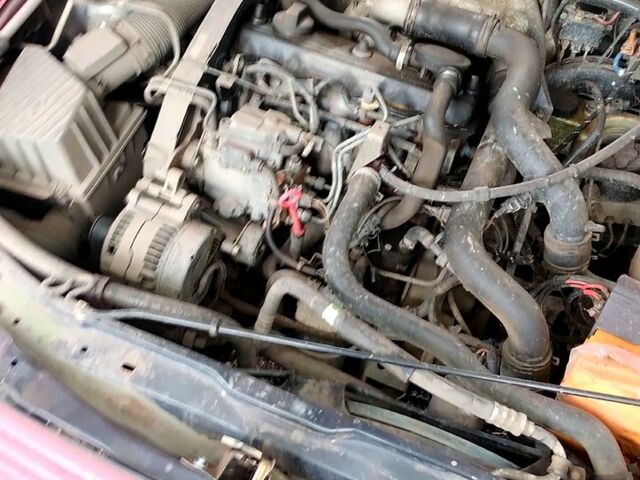 Красный Фольксваген Пассат, объемом двигателя 1.9 л и пробегом 385 тыс. км за 1500 $, фото 5 на Automoto.ua