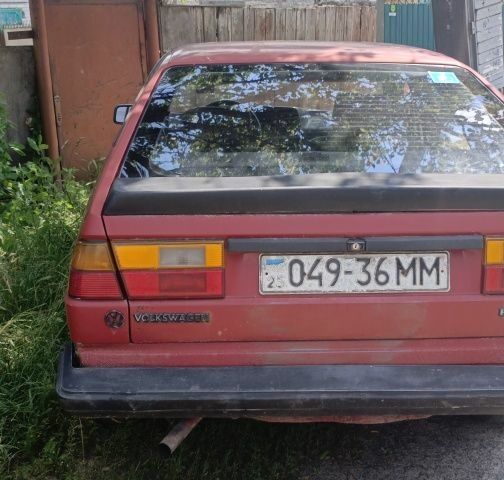 Красный Фольксваген Пассат, объемом двигателя 0 л и пробегом 100 тыс. км за 700 $, фото 2 на Automoto.ua