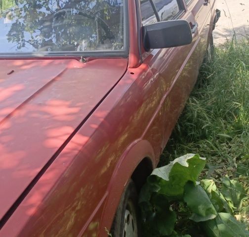 Красный Фольксваген Пассат, объемом двигателя 0 л и пробегом 100 тыс. км за 700 $, фото 3 на Automoto.ua