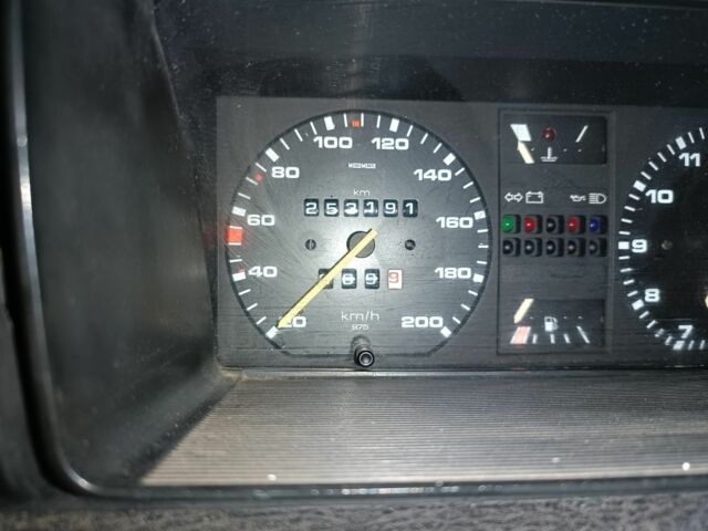 Красный Фольксваген Пассат, объемом двигателя 1.6 л и пробегом 253 тыс. км за 830 $, фото 7 на Automoto.ua