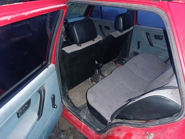 Красный Фольксваген Пассат, объемом двигателя 1.6 л и пробегом 253 тыс. км за 830 $, фото 3 на Automoto.ua