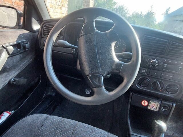 Красный Фольксваген Пассат, объемом двигателя 1.8 л и пробегом 293 тыс. км за 1100 $, фото 9 на Automoto.ua