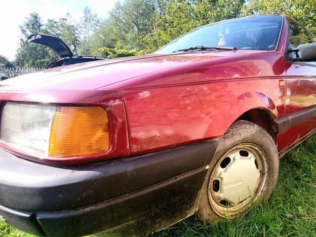 Красный Фольксваген Пассат, объемом двигателя 1.8 л и пробегом 293 тыс. км за 1100 $, фото 1 на Automoto.ua