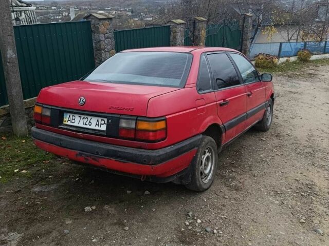 Красный Фольксваген Пассат, объемом двигателя 1.8 л и пробегом 300 тыс. км за 950 $, фото 1 на Automoto.ua