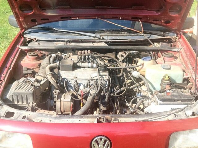 Красный Фольксваген Пассат, объемом двигателя 1.8 л и пробегом 293 тыс. км за 1100 $, фото 11 на Automoto.ua