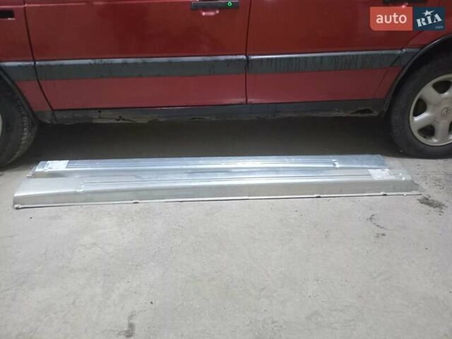 Красный Фольксваген Пассат, объемом двигателя 1.8 л и пробегом 380 тыс. км за 1800 $, фото 2 на Automoto.ua