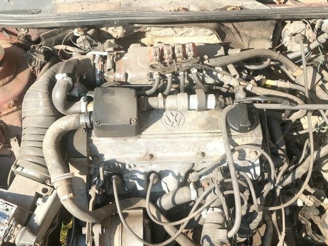 Красный Фольксваген Пассат, объемом двигателя 1.8 л и пробегом 293 тыс. км за 1100 $, фото 12 на Automoto.ua