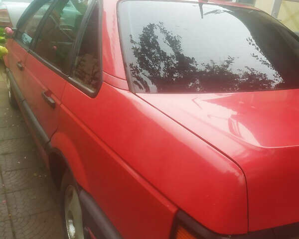 Красный Фольксваген Пассат, объемом двигателя 1.8 л и пробегом 350 тыс. км за 2100 $, фото 4 на Automoto.ua