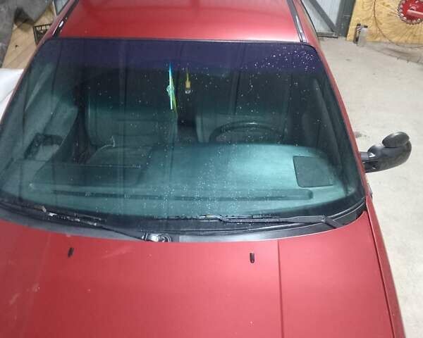 Красный Фольксваген Пассат, объемом двигателя 1.8 л и пробегом 380 тыс. км за 1800 $, фото 1 на Automoto.ua