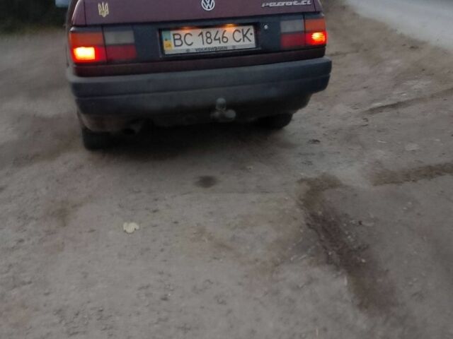 Красный Фольксваген Пассат, объемом двигателя 1.8 л и пробегом 360 тыс. км за 1200 $, фото 4 на Automoto.ua