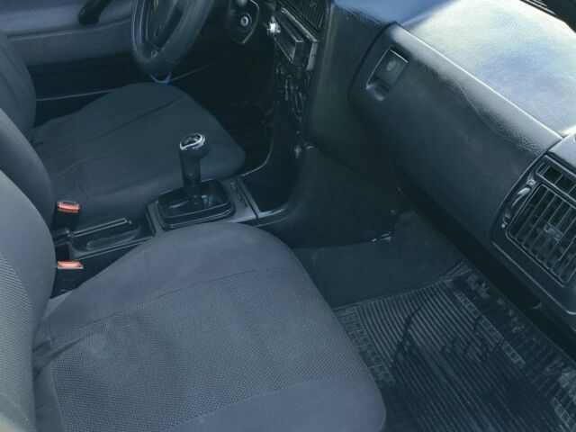 Красный Фольксваген Пассат, объемом двигателя 1.8 л и пробегом 360 тыс. км за 1200 $, фото 6 на Automoto.ua