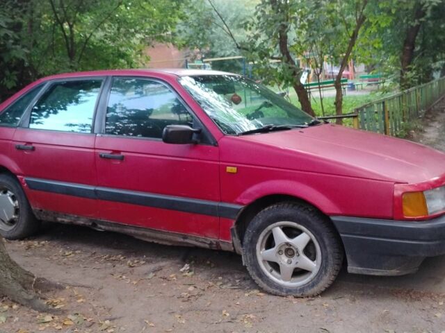 Красный Фольксваген Пассат, объемом двигателя 1.8 л и пробегом 590 тыс. км за 1200 $, фото 4 на Automoto.ua