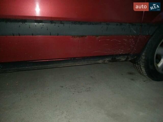 Красный Фольксваген Пассат, объемом двигателя 1.8 л и пробегом 380 тыс. км за 1800 $, фото 3 на Automoto.ua