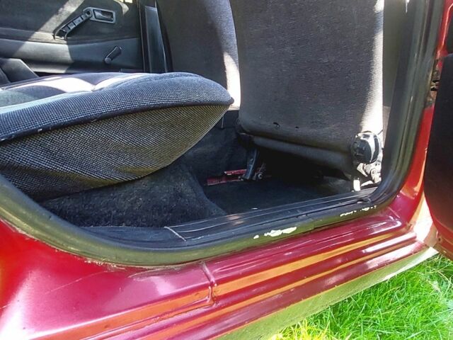 Красный Фольксваген Пассат, объемом двигателя 1.8 л и пробегом 293 тыс. км за 1100 $, фото 5 на Automoto.ua