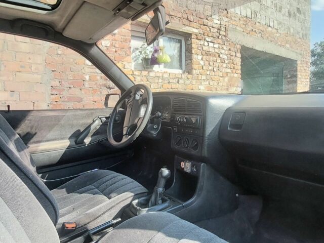 Красный Фольксваген Пассат, объемом двигателя 1.8 л и пробегом 293 тыс. км за 1100 $, фото 10 на Automoto.ua